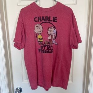 Peanuts “Charlie Bit my Finger” XL T-Shirt (Pink/Salmon ) Mens